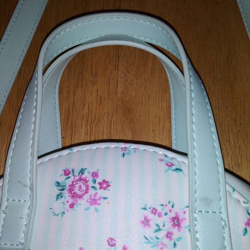 Small Flowered Purse - Picture 3 of 5